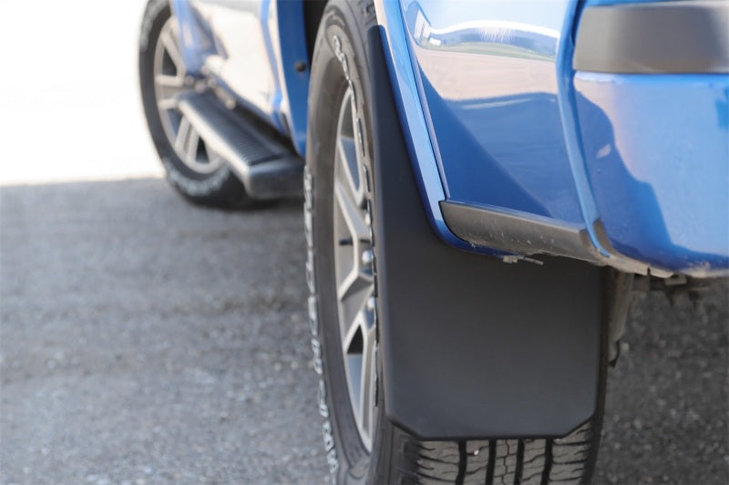 Dee Zee Deezee Universal Flaps Plastic Universal 11Inx18In Notched DZ17939 DZ17939 Photo - Mounted