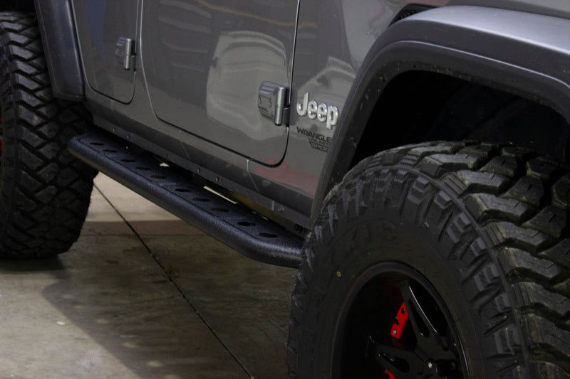 Fishbone Offroad 2018+ Jeep Wrangler JL Step Slider 4 Door FB23083 FB23083 Photo - lifestyle view