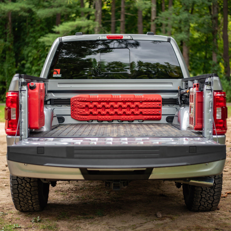BuiltRight Industries 2017+ Ford F-250/350/450 Bulkhead Utility Rail Kit 107023 107023 Photo - Unmounted
