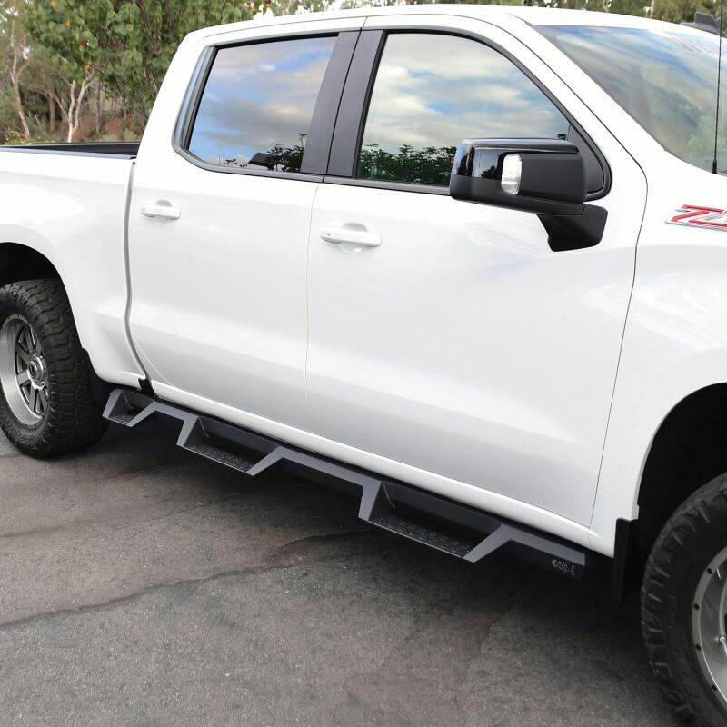 Westin HDX Drop Wheel-to-Wheel Nerf Step Bars 56-534685 Photo - Mounted