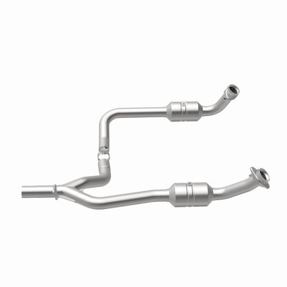 MagnaFlow Ford OEM Grade Federal / EPA Compliant Direct-Fit Catalytic Converter 52153 360 Degree Image Set