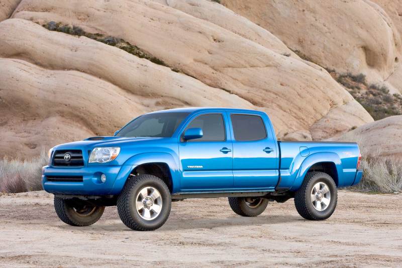 Fabtech 05-14 Toyota Tacoma 2WD/4WD 6 Lug 3in UCA System w/DL 2.5 Coilovers & Rear DL Resi Shocks K7064DL K7064DL Photo - lifestyle view