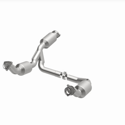 Magnaflow 2021 Chevrolet Express 2500 4.3L Underbody Direct-Fit Catalytic Converter 280429 280429 360 Degree Image Set