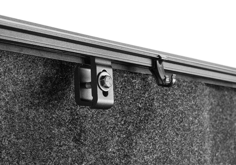 BAK Flip MX4 Matte Finish 17-19 Ford Super Duty 8' Bed 448331 Photo - Close Up