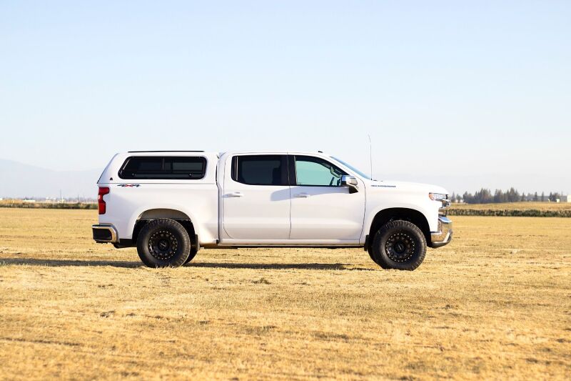 Cognito 19-24 Chevy Silv/Sierra 1500 2WD/4WD 3in Perf Ball Joint Leveling Kit w/ Fox PS 2.0 IFP 210-P0874 210-P0874 Photo - lifestyle view