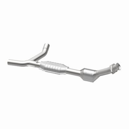 MagnaFlow Ford OEM Grade Federal / EPA Compliant Direct-Fit Catalytic Converter 49426 360 Degree Image Set