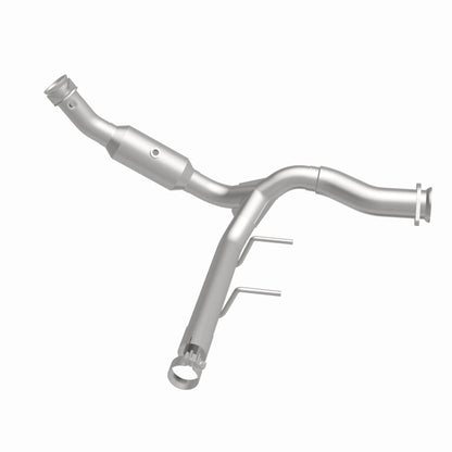 MagnaFlow Ford F-150 OEM Grade Federal / EPA Compliant Direct-Fit Catalytic Converter 21-470 360 Degree Image Set