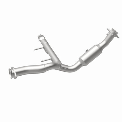 MagnaFlow Ford F-150 California Grade CARB Compliant Direct-Fit Catalytic Converter 5551470 360 Degree Image Set