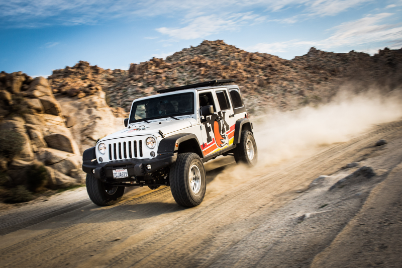FOX 2007+ Jeep JK 2.0 Performance Series 8.2in. TS Stabilizer 1-3/8in Tie Rod Clamp 985-02-121 985-02-121 Photo - lifestyle view