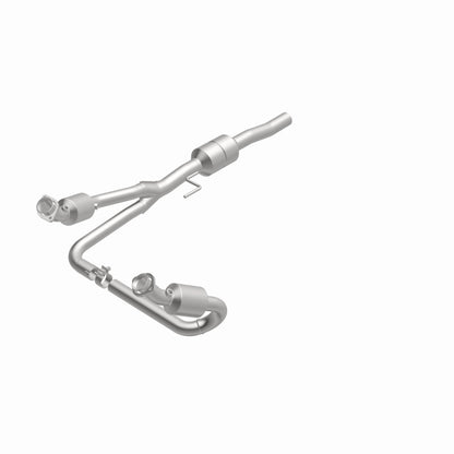 MagnaFlow Dodge Durango OEM Grade Federal / EPA Compliant Direct-Fit Catalytic Converter 51348 360 Degree Image Set