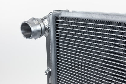 CSF Porsche 955/957 Cayenne / Audi Q7 / VW Touareg Heavy-Duty Performance Radiator 7227 7227 Photo - Close Up