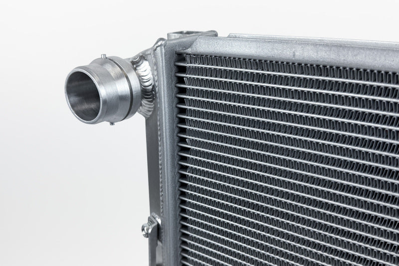 CSF Porsche 955/957 Cayenne / Audi Q7 / VW Touareg Heavy-Duty Performance Radiator 7227 7227 Photo - Close Up