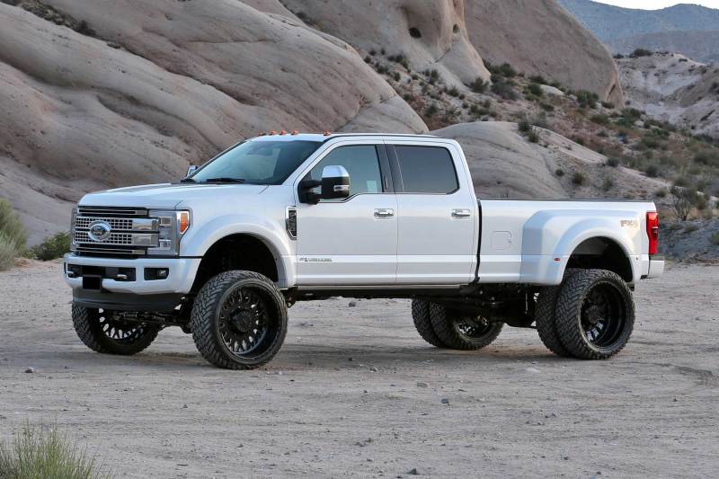 Fabtech 19-20 Ford F450/550 4WD 6in 4 Link System w/DL Shocks K2337DL K2337DL Photo - lifestyle view