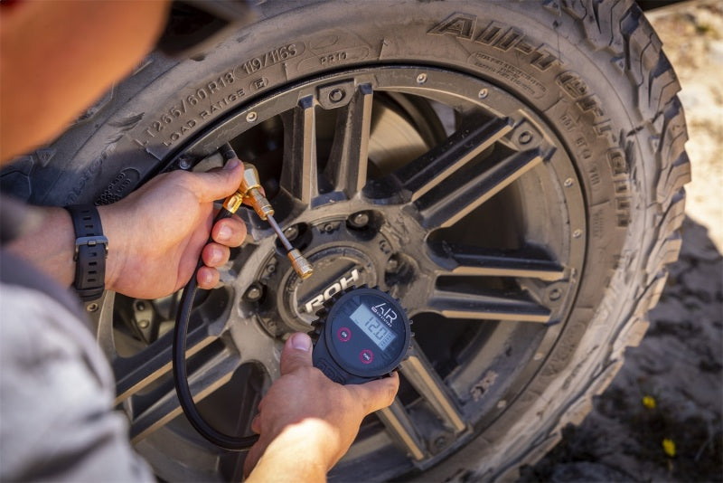 ARB E-Z Deflator Digital Gauge with Extended Valve ARB510L ARB510L Photo - Primary