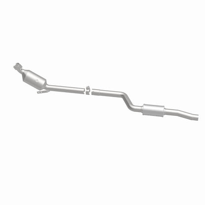 MagnaFlow Mercedes-Benz C300 OEM Grade Federal / EPA Compliant Direct-Fit Catalytic Converter 21-498 360 Degree Image Set