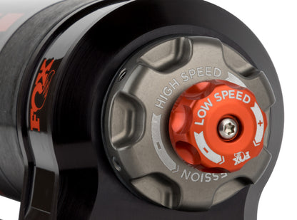 FOX 20-Up Jeep Gladiator 2.5 Performance Series Smooth Body Piggyback DSC Rear Shock 2-3in. Lift 883-26-074 883-26-074 Photo - Close Up
