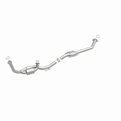 MagnaFlow Toyota Sienna OEM Grade Federal / EPA Compliant Direct-Fit Catalytic Converter 52457 360 Degree Image Set