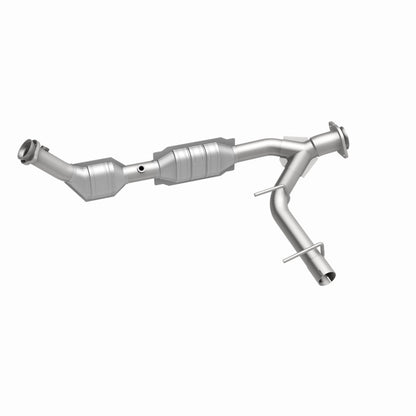 MagnaFlow Ford Expedition OEM Grade Federal / EPA Compliant Direct-Fit Catalytic Converter 49607 360 Degree Image Set