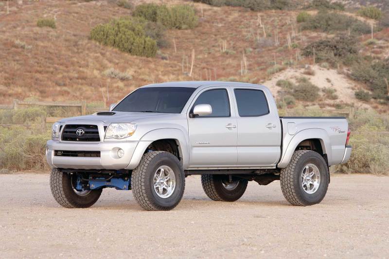 Fabtech 6? Performance System w/ Front Dirt Logic 2.5 Coilovers K7020DL Photo - lifestyle view