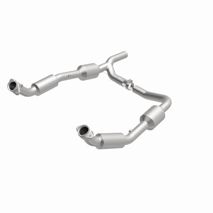 MagnaFlow Ford California Grade CARB Compliant Direct-Fit Catalytic Converter 5582640 360 Degree Image Set