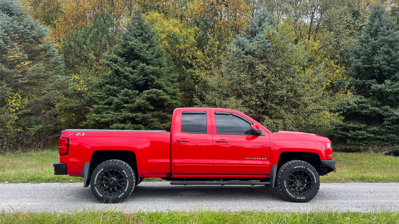 Fishbone Offroad 07-18 Chevrolet Silverado 1500/2500/3500 Double Cab Oval Side Steps -Black Textured FB21382 FB21382 Photo - lifestyle view
