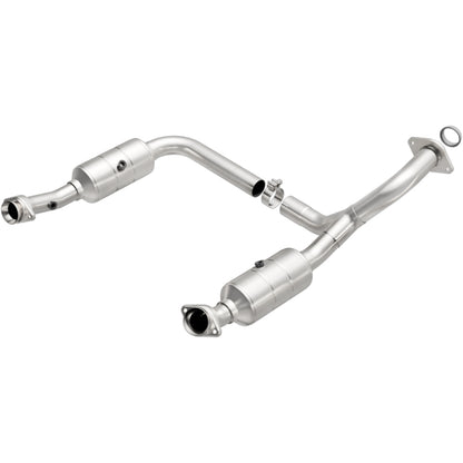 MagnaFlow OEM Grade Federal / EPA Compliant Direct-Fit Catalytic Converter 49672 Photo - Primary