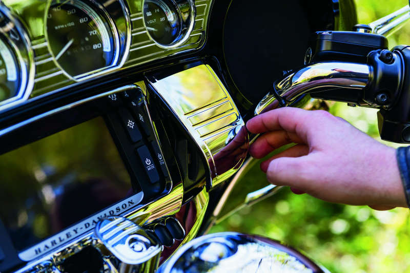 Kuryakyn Dluxe Tri-Line Stereo Trim Kit 7240 7240 User 1
