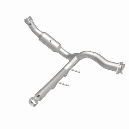 MagnaFlow Ford F-150 OEM Grade Federal / EPA Compliant Direct-Fit Catalytic Converter 21-470 360 Degree Image Set