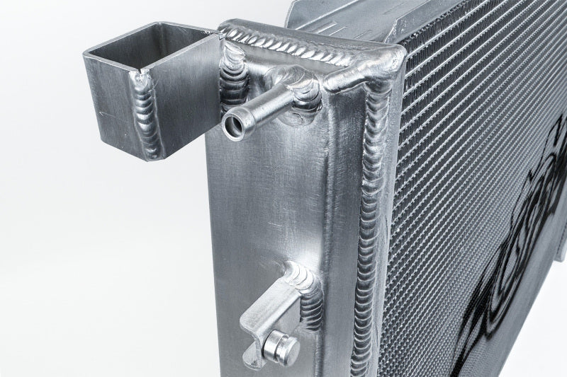 CSF Porsche 955/957 Cayenne / Audi Q7 / VW Touareg Heavy-Duty Performance Radiator 7227 7227 Photo - Close Up