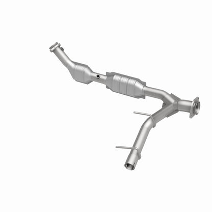 MagnaFlow Ford Expedition OEM Grade Federal / EPA Compliant Direct-Fit Catalytic Converter 49607 360 Degree Image Set
