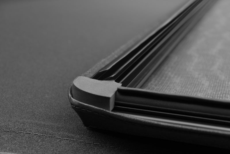 Lund 2019 Chevrolet Silverado 1500 6.5ft Bed Genesis Elite Tri-Fold Tonneau - Black 958293 958293 Photo - Close Up