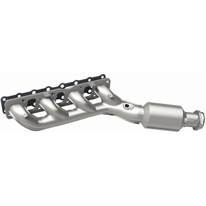 Magnaflow 05-06 Nissan Titan 5.6L Direct Fit Converter 5582380 5582380 Photo - out of package