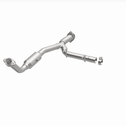 Magnaflow 05-06 Ford Expedition 5.4L Direct Fit Converter 4651411 4651411 360 Degree Image Set