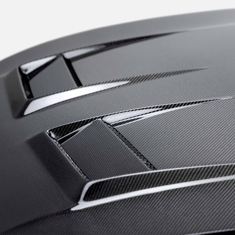 Seibon 22-23 Volkswagen Golf GTI/R Carbon Fiber Hood HD22VWG8-DV User 1