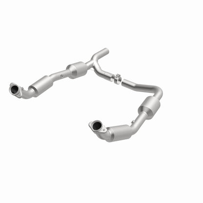 MagnaFlow Ford California Grade CARB Compliant Direct-Fit Catalytic Converter 5582640 360 Degree Image Set