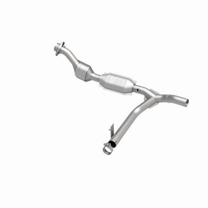 MagnaFlow Ford F-150 HM Grade Federal / EPA Compliant Direct-Fit Catalytic Converter 23082 360 Degree Image Set