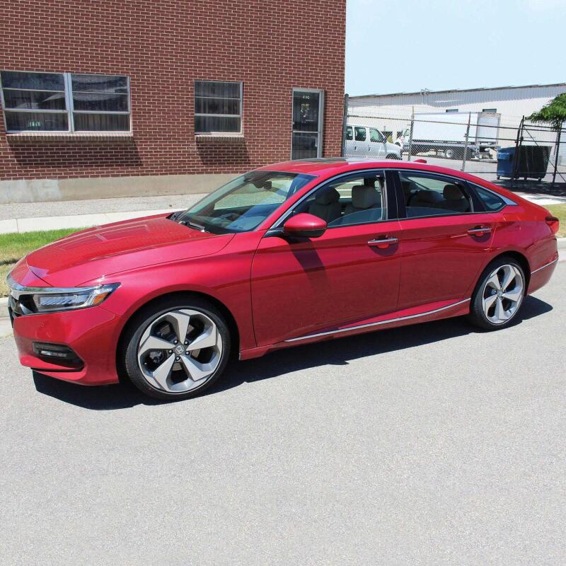Westin 2018-2019 Honda Accord Sedan Wade In-Channel Wind Deflector 4pc - Smoke 72-44491 72-44491 Photo - Mounted