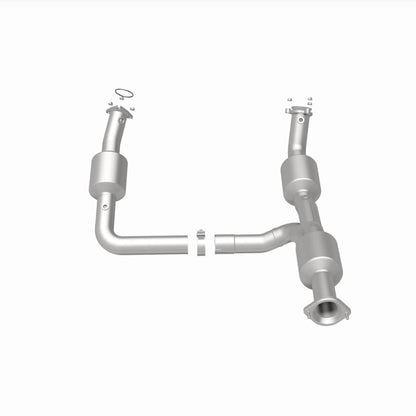 Magnaflow 18-20 Chevrolet Express 2500 Single Underbody 4.3L Direct Fit Catalytic Converter 280210 280210 360 Degree Image Set