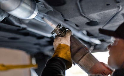 MagnaFlow Audi California Grade CARB Compliant Direct-Fit Catalytic Converter 441092 Photo - Mounted