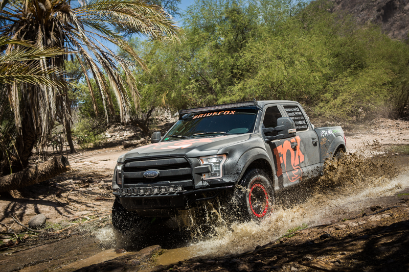 FOX 17-18 Ford F250 2.0 Perf Series Smooth Body Remote Res. Rear Shock - 4-6in Lift 985-24-150 985-24-150 Photo - lifestyle view