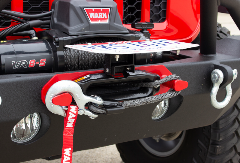Fishbone Offroad 2018+ Jeep Wrangler JL - Black Aluminum Hawse Fairlead License Plate Mount FB21098 FB21098 Photo - lifestyle view