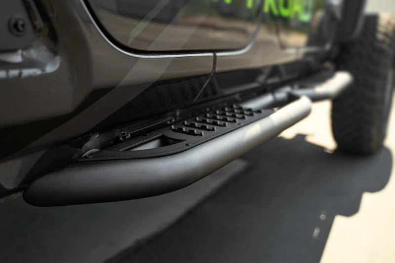 DV8 Offroad 18-23 Jeep Wrangler JL 4 Door Body/Pinch Weld Mounted Step SRJL-08 SRJL-08 Photo - Unmounted