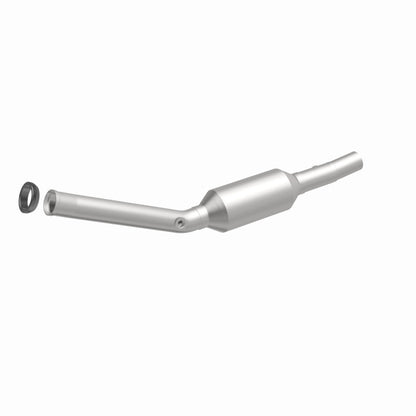 MagnaFlow OEM Grade Federal / EPA Compliant Direct-Fit Catalytic Converter 51821 360 Degree Image Set