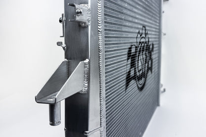 CSF Porsche 955/957 Cayenne / Audi Q7 / VW Touareg Heavy-Duty Performance Radiator 7227 7227 Photo - Close Up