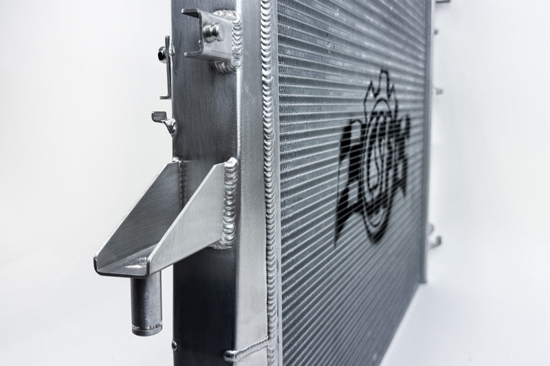 CSF Porsche 955/957 Cayenne / Audi Q7 / VW Touareg Heavy-Duty Performance Radiator 7227 7227 Photo - Close Up