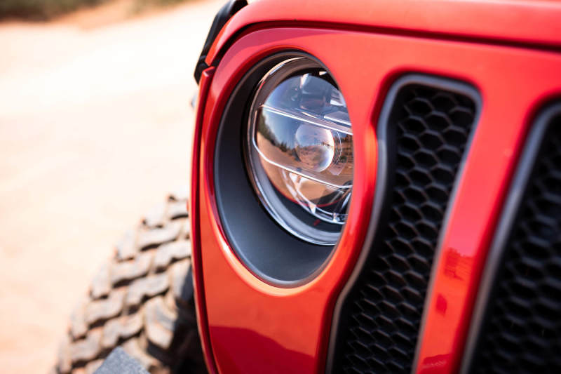 DV8 Offroad 2018+ Jeep Wrangler JL/Gladiator LED Projector Headlights HLCJL-01 HLCJL-01 Photo - Mounted