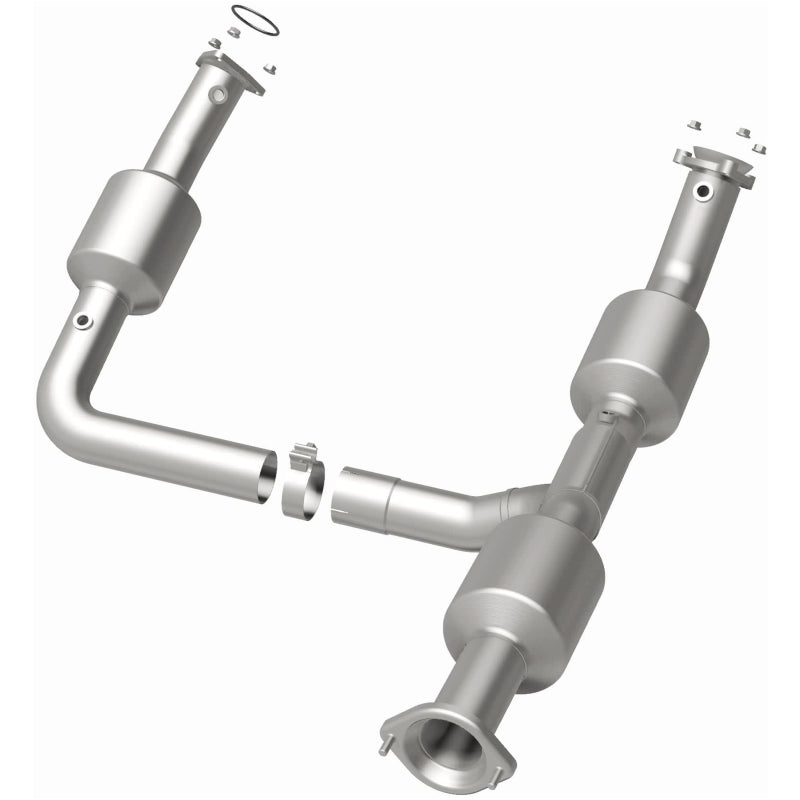 Magnaflow 18-20 Chevrolet Express 2500 Single Underbody 4.3L Direct Fit Catalytic Converter 280210 280210 Photo - out of package