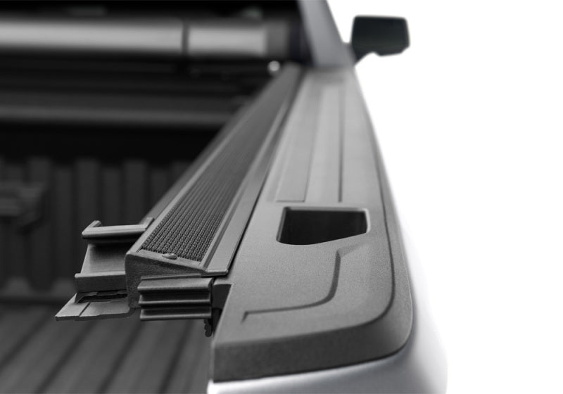 Truxedo Pro X15 19 GM Sierra/Silverado 1500 New Body Style 6'7" Bed 1472601 Photo - Close Up