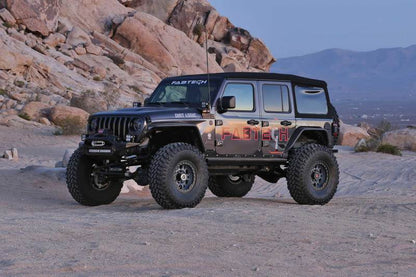 Fabtech Crawler 5 in. w/Dirt Logic Resi Shocks 2018 JL 4DR K4144DL Photo - lifestyle view