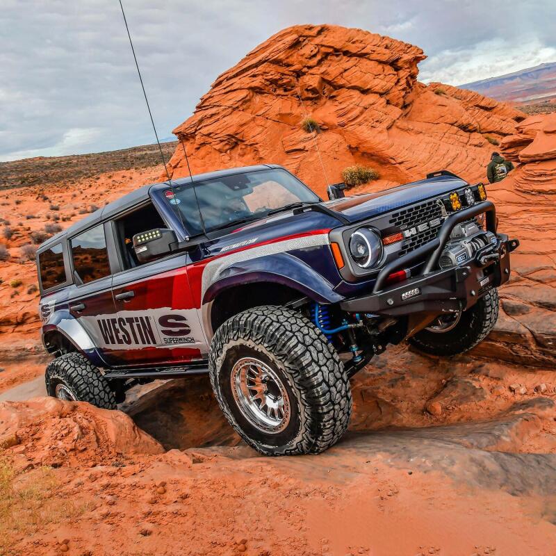 Superwinch 12000 LBS 12 VDC 3/8in x 80ft Synthetic Rope SX 12000SR Winch - Graphite 1712201 1712201 Photo - lifestyle view